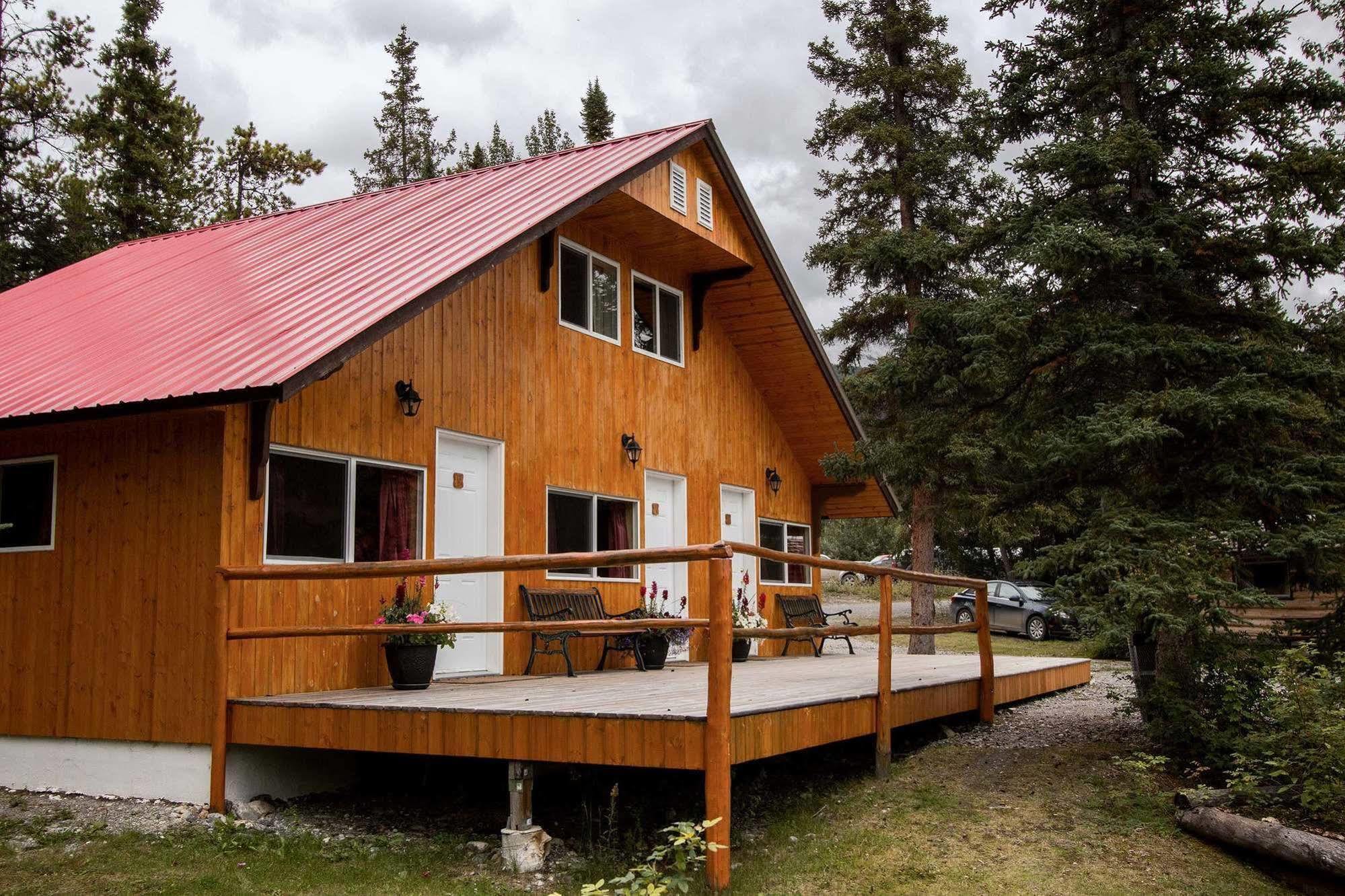 Northern Rockies Lodge Muncho Lake Exterior foto